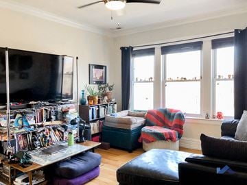 Chicago apartment for rent - a living room filled with furniture and a tv