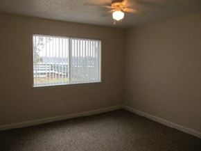 Orlando apartment for rent - an empty bedroom with a window and a ceiling fan