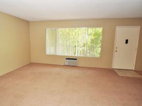 Lakeside apartment for rent - Living Room