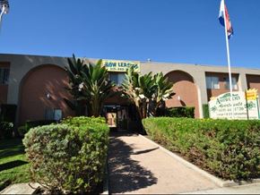 Lakeside apartment for rent - Exterior Sign & Leasing Office