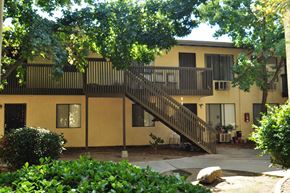 Lakeside apartment for rent - Stairs