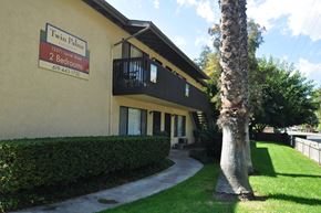 Lakeside apartment for rent - Exterior Sign