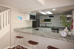 El Paso apartment for rent - Kitchen with Bar Stools l Ridgemar Apartments
