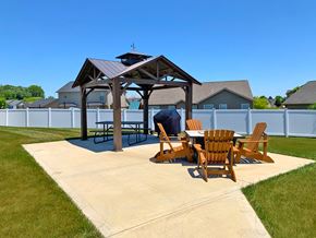 Swansea townhouse for rent - concrete patio with 4 wooden chairs and gazebo