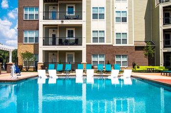 Sparkling pool 