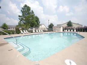 Benton apartment for rent - the swimming pool at the apartments for rent