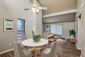 Independence townhouse for rent - Dining Area