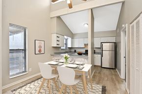 Independence townhouse for rent - Dining & Kitchen Area