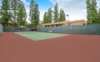 Synthetic tennis court