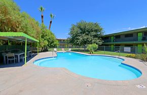 Phoenix apartment for rent - the swimming pool at our apartments in palm springs