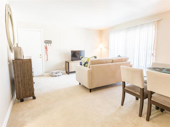 Franklin apartment for rent - Spacious living and dining area in our garden two-bedrooms.