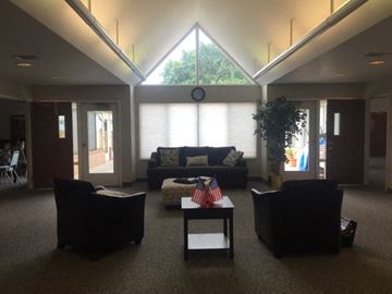 Saginaw apartment for rent - a living room with couches and a coffee table