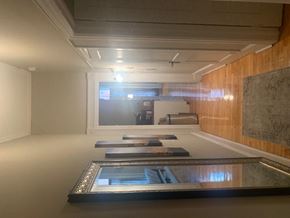 Philadelphia apartment for rent - an empty room with a table and a window