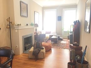 Philadelphia apartment for rent - the living room is clean and ready for us to move in