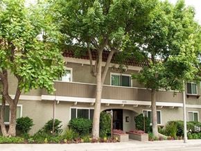 North Hollywood apartment for rent - Vista Pointe II Apartment community in Studio City, CA. The apartment community offers studios, one bedroom, and two bedroom apartments.