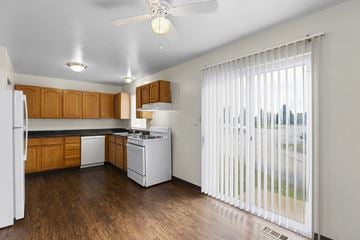Florissant apartment for rent - the preserve at ballantyne commons apartment living room and kitchen