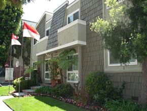Sherman Oaks apartment for rent - Beautifully manicured curb and exterior of the Windsor Apartment in Sherman Oaks, CA
