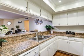 North Hollywood apartment for rent - The Ritz Apartments - Studio City, CA