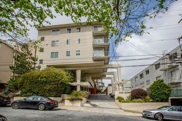 San Francisco apartment for rent - A black car is parked in front of a building with the number 842 on it.