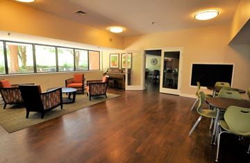 Columbia apartment for rent - a living room with a tv and a table and chairs
