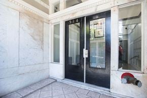 San Francisco apartment for rent - A black door with a glass window and a number 516 on it.