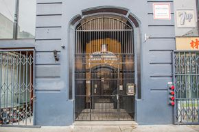 San Francisco apartment for rent - A blue building with a large gate and a sign that says 7-11.