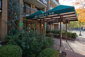 Washington apartment for rent - the building in which the hotel is located