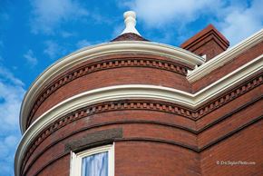 Washington apartment for rent - a brick building with a domed top and a blue sky