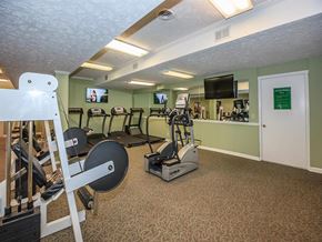 Nashville apartment for rent - a gym with a lot of machines and a tv