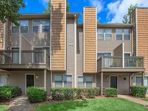 Knoxville apartment for rent - our apartments have a spacious yard and balconies