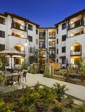 Pomona apartment for rent - OLIVERA SENIOR APTS | Walkway
