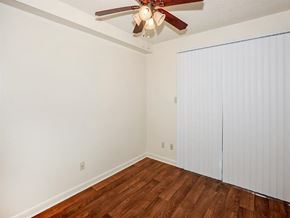 Jackson apartment for rent - a bedroom with a ceiling fan and a closet