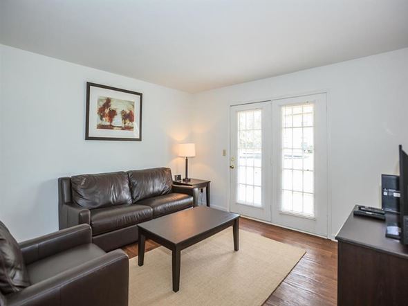 Murfreesboro apartment for rent - a living room with leather couches and a coffee table