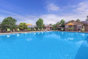 Nashville apartment for rent - the swimming pool at the apartments for rent
