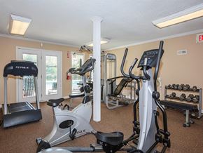 Nashville apartment for rent - a gym with a lot of equipment in it
