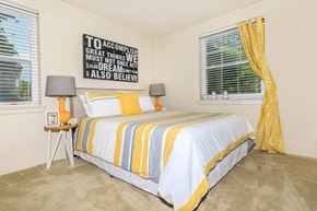 St. Louis townhouse for rent - a bedroom with a bed and two windows