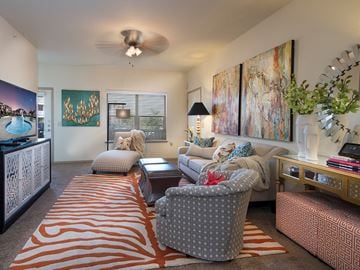 Oklahoma City apartment for rent - a living room with furniture and a ceiling fan