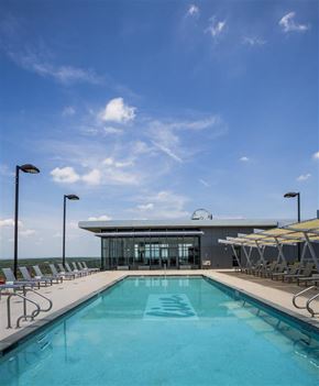 Reston apartment for rent - the pool on the roof of the cruise ship