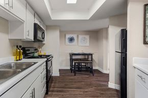 Phoenix apartment for rent - Kitchen, Table, Stove, Microwave, Refrigerator