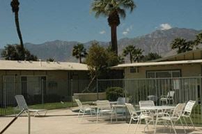 Cathedral City apartment for rent - Cathedral Palms Poolside