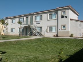 Santee apartment for rent - Shadow Hill Walkway to Apartments