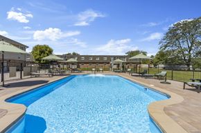 Palos Hills apartment for rent - the swimming pool at our apartments