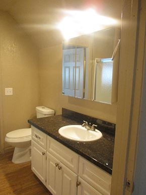 Stockton apartment for rent - Bathroom 