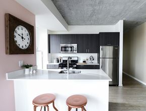 Chicago apartment for rent - Gourmet Kitchen With Island at One 333, Chicago, IL, 60605