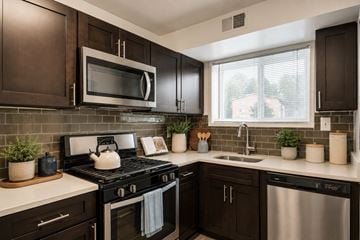 Alexandria apartment for rent - Lynbrook at Mark Center Apartment Homes