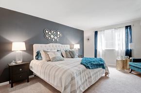 Alexandria apartment for rent - a bedroom with a bed and a window