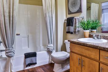 Versante apartments full bathroom with tub