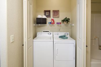 Versante apartments with full size washer and dryer