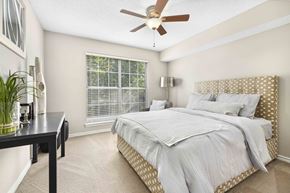 Mclean apartment for rent - A bedroom with a large bed and a ceiling fan.