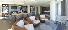Atlanta apartment for rent - a lounge area with chairs and tables and a kitchen
